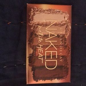 URBAN DECAY NAKED PETITE HEAT